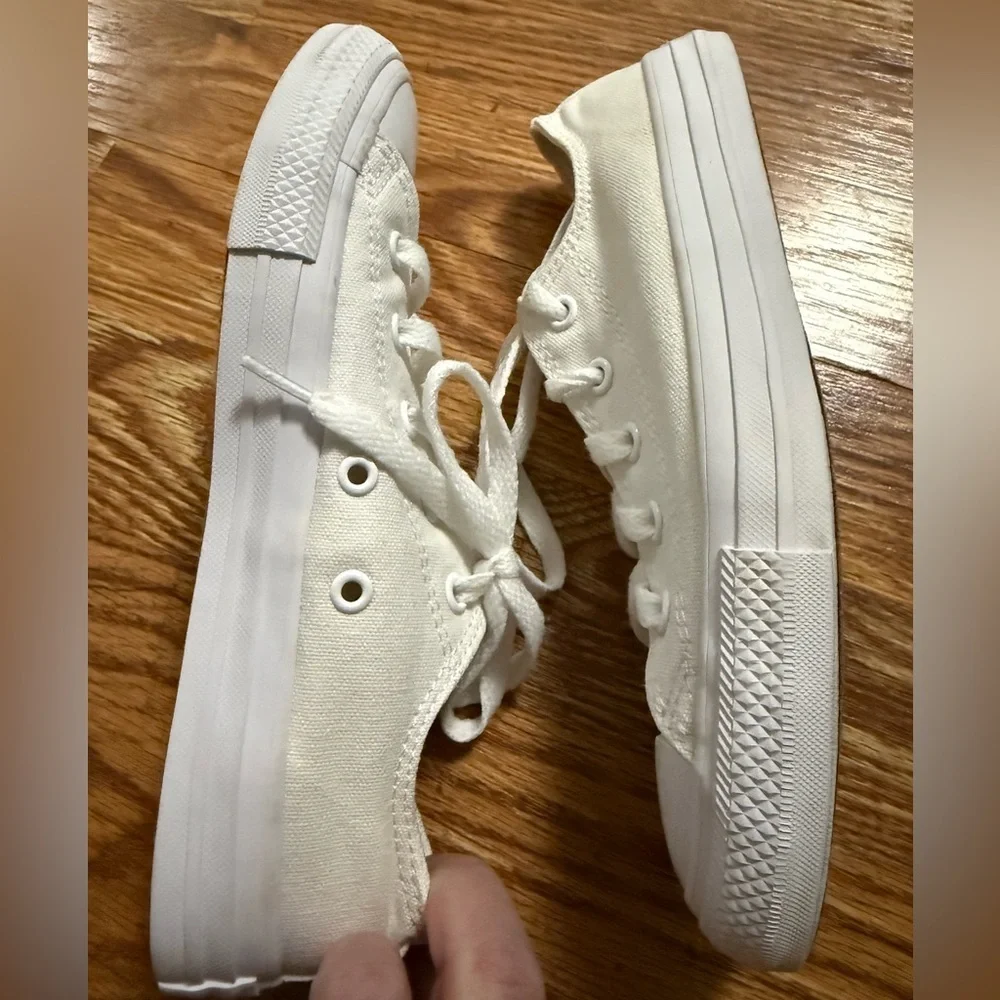 Converse Low Top Canvas Youth Size 2